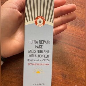 First aid beauty moisturizer with sunscreen